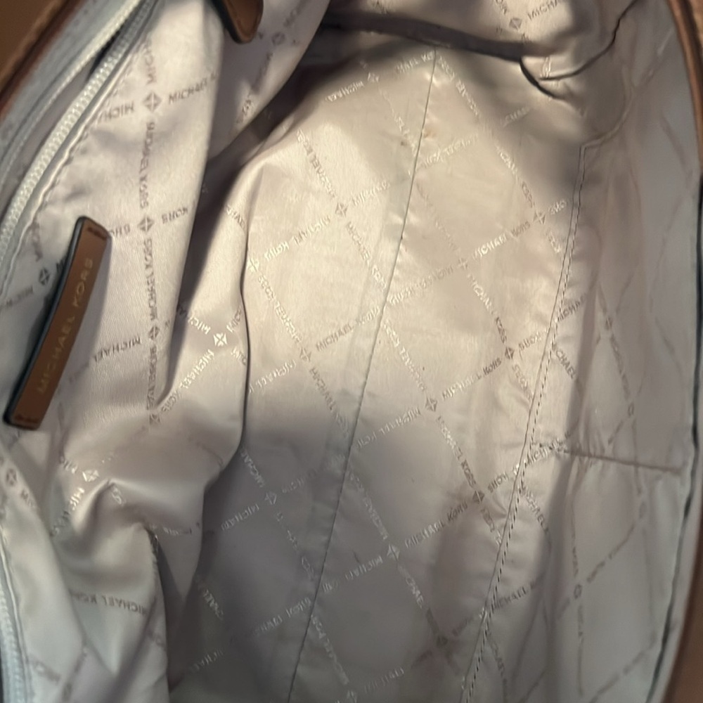 MK large jet set logo tote EUC - Picture 9 of 10